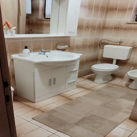 2 Bedroom In Apartment